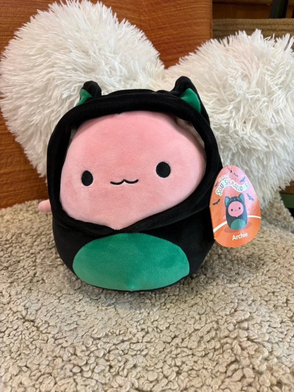 SQUISHMALLOW | Special Edition | Archie in Cleo the Cat Costume - Picture 1 of 3